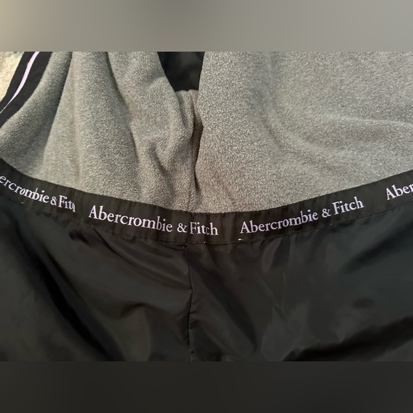 NWOT Abercrombie and Fitch Water and Wind Resistant Winter Jacket XS - Picture 8 of 12